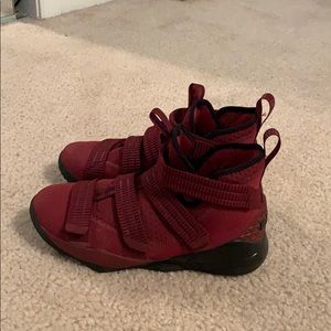 Lebron James Nike Zoom Soldier 11